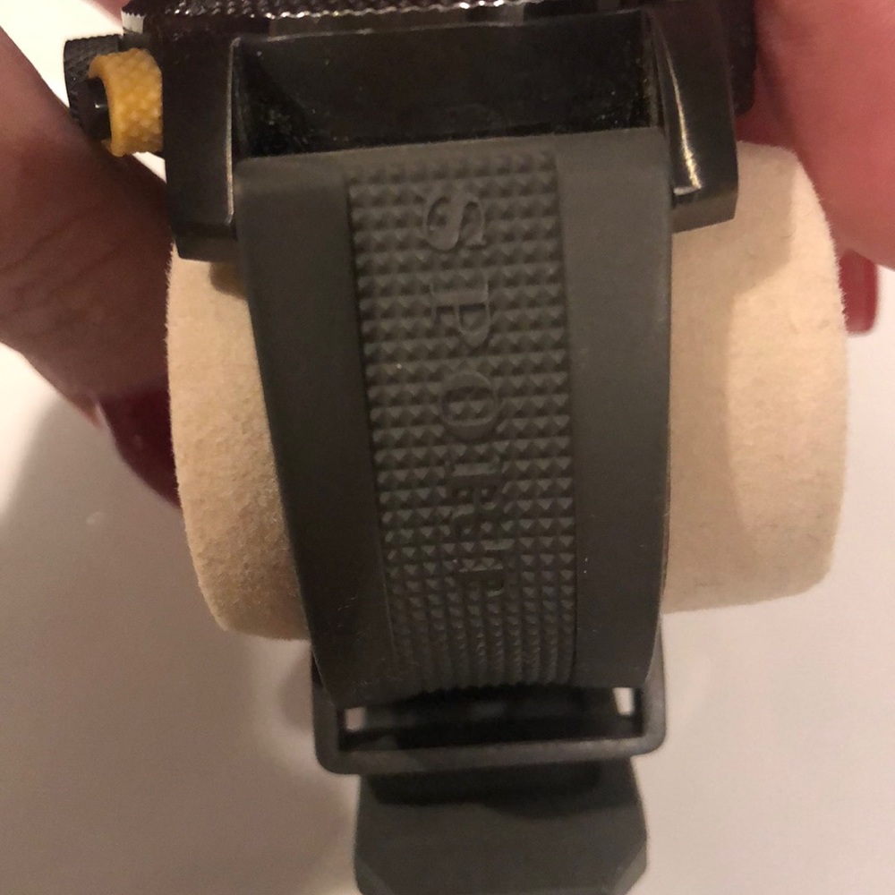 Burberry watch - Picture 3 of 9